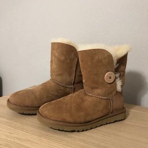 Button UGGs